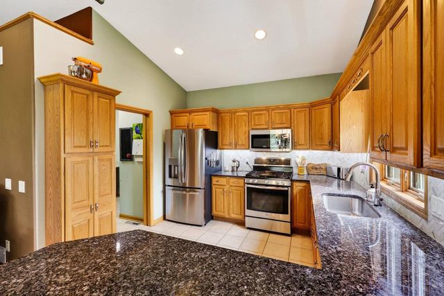 647 Grandview Drive, Sun Prairie, WI 53590