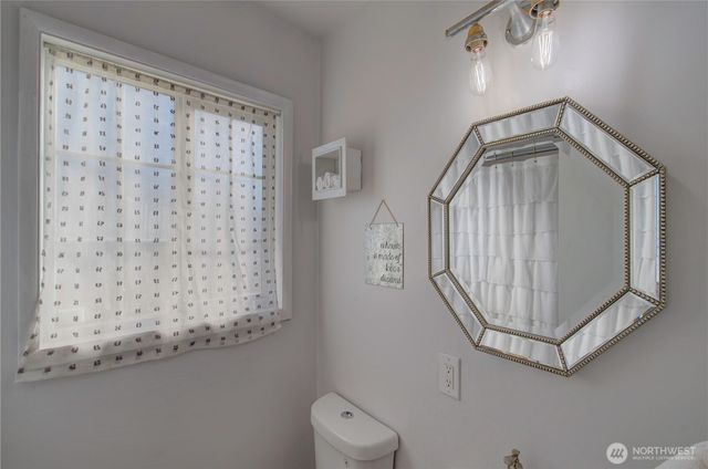 4200 N Place, Seaview, WA 98644