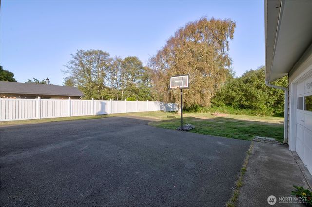 4200 N Place, Seaview, WA 98644