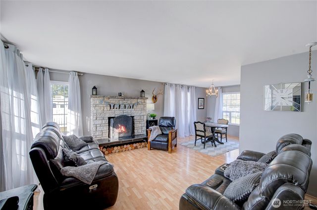 4200 N Place, Seaview, WA 98644