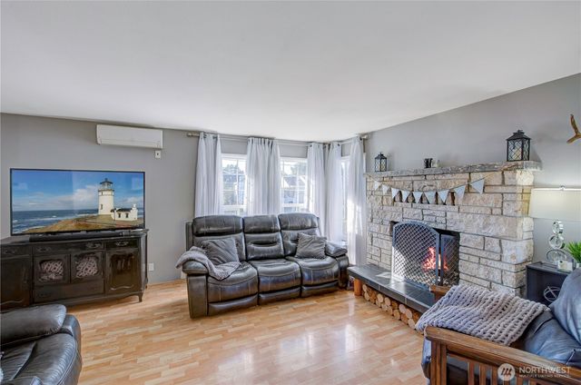 4200 N Place, Seaview, WA 98644