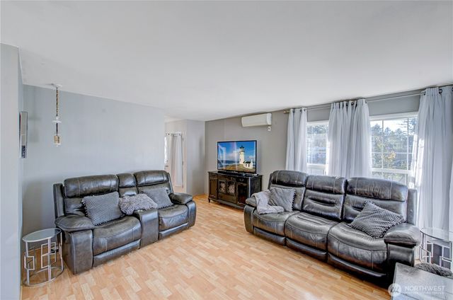 4200 N Place, Seaview, WA 98644