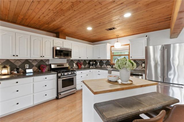 11103 Lakeside DR, Jonestown, TX 78645