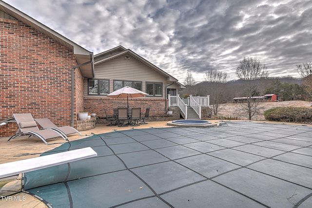 136 Triple H Lane, Jonesborough, TN 37659