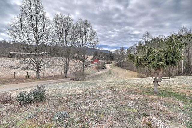 136 Triple H Lane, Jonesborough, TN 37659