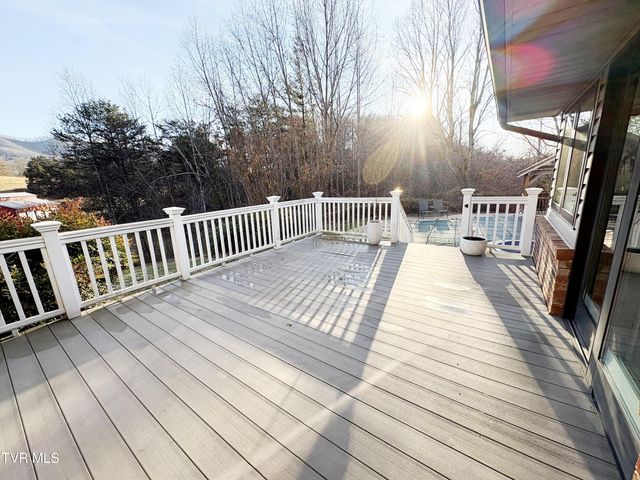 136 Triple H Lane, Jonesborough, TN 37659