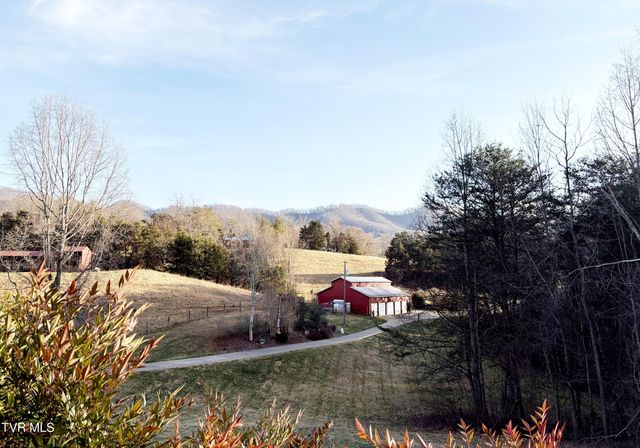 136 Triple H Lane, Jonesborough, TN 37659