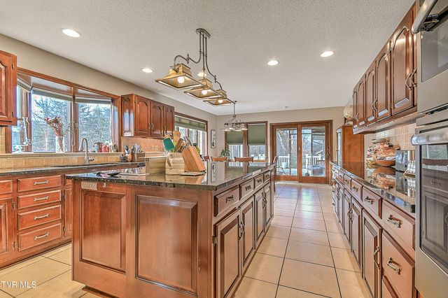 136 Triple H Lane, Jonesborough, TN 37659