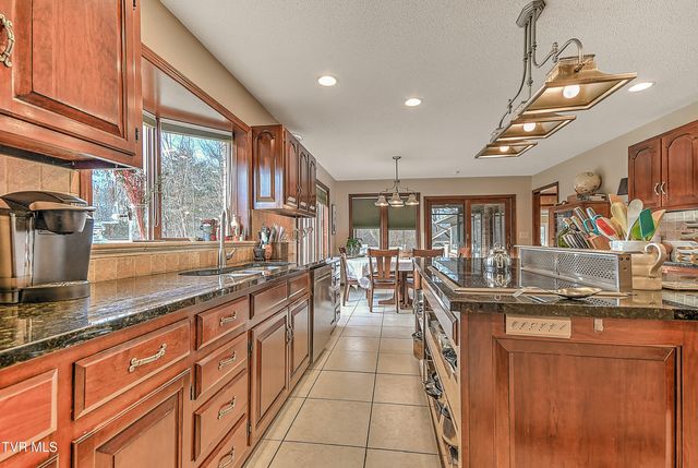 136 Triple H Lane, Jonesborough, TN 37659