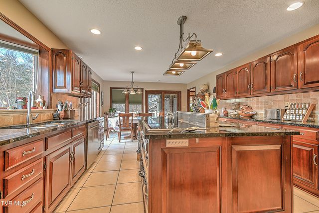 136 Triple H Lane, Jonesborough, TN 37659