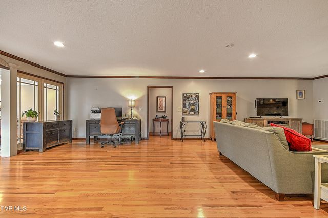 136 Triple H Lane, Jonesborough, TN 37659