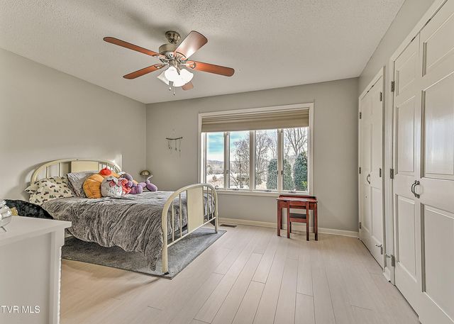 136 Triple H Lane, Jonesborough, TN 37659