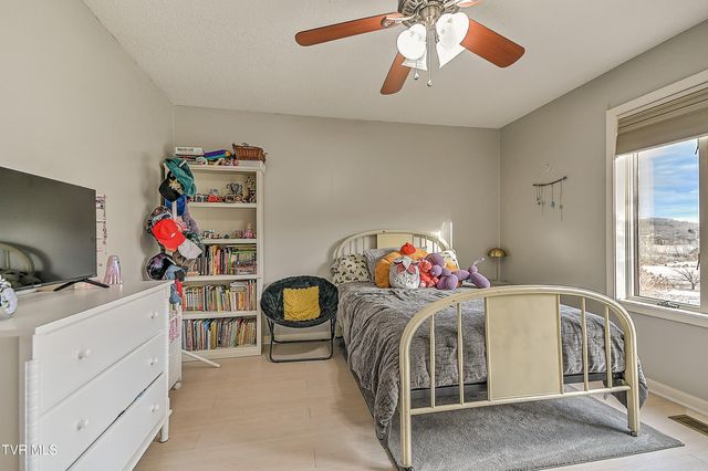 136 Triple H Lane, Jonesborough, TN 37659