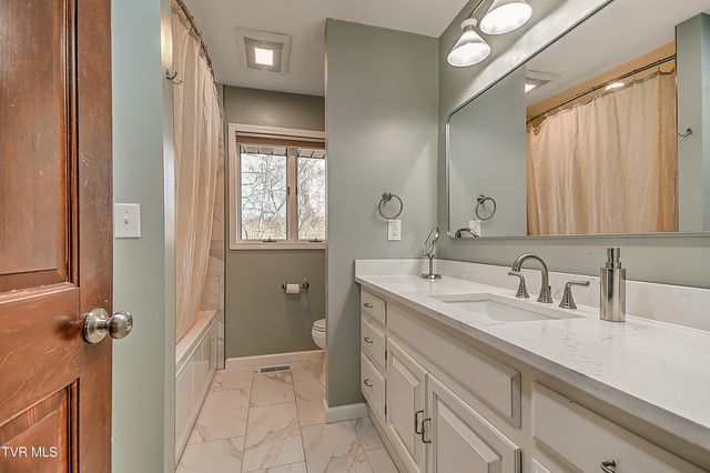 136 Triple H Lane, Jonesborough, TN 37659