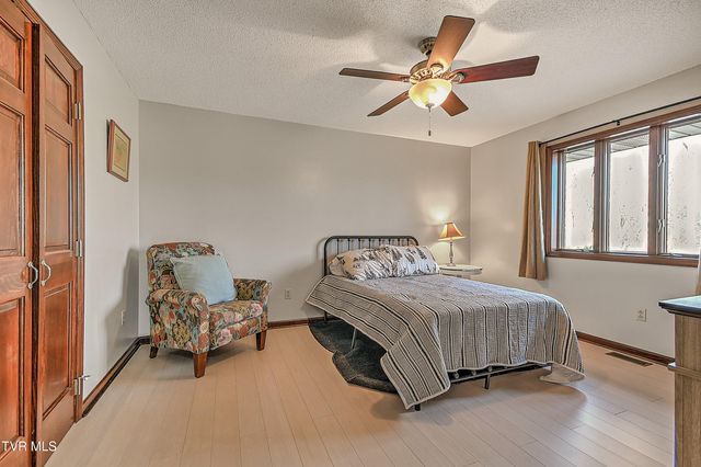 136 Triple H Lane, Jonesborough, TN 37659