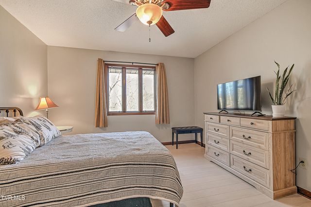 136 Triple H Lane, Jonesborough, TN 37659