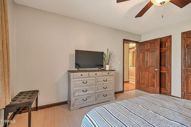 136 Triple H Lane, Jonesborough, TN 37659