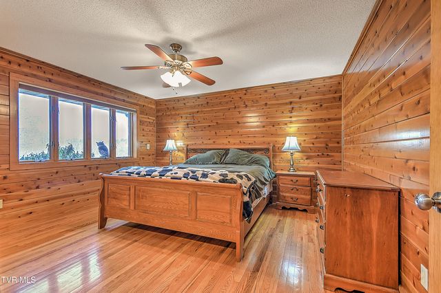 136 Triple H Lane, Jonesborough, TN 37659