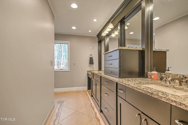 136 Triple H Lane, Jonesborough, TN 37659