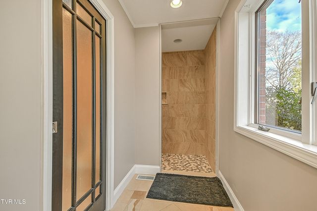 136 Triple H Lane, Jonesborough, TN 37659