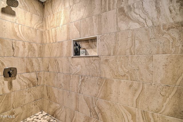 136 Triple H Lane, Jonesborough, TN 37659