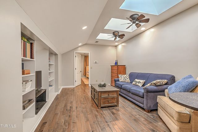 136 Triple H Lane, Jonesborough, TN 37659