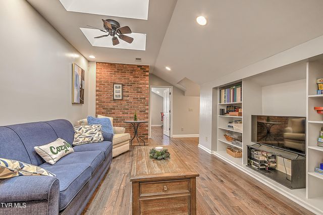 136 Triple H Lane, Jonesborough, TN 37659