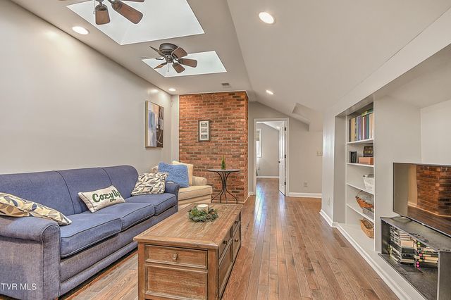 136 Triple H Lane, Jonesborough, TN 37659