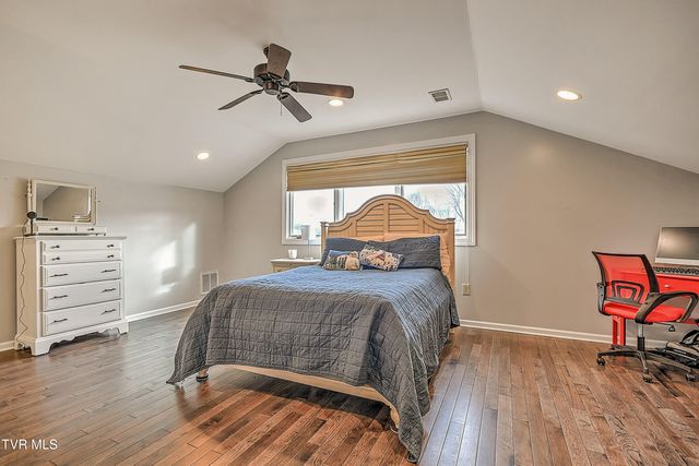 136 Triple H Lane, Jonesborough, TN 37659