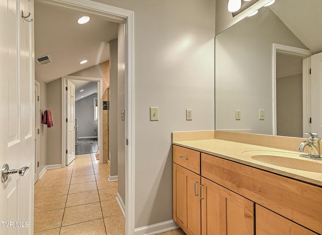 136 Triple H Lane, Jonesborough, TN 37659