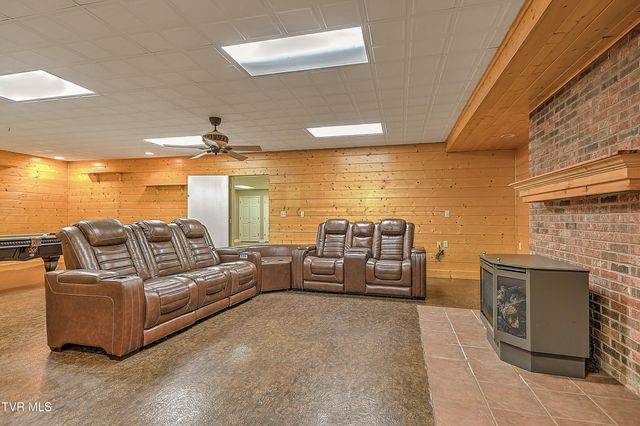 136 Triple H Lane, Jonesborough, TN 37659