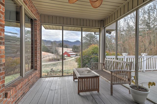 136 Triple H Lane, Jonesborough, TN 37659