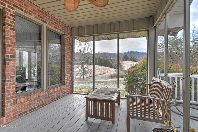 136 Triple H Lane, Jonesborough, TN 37659