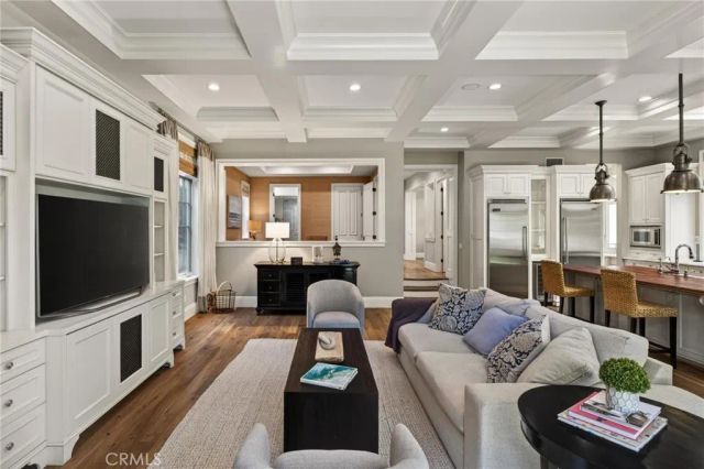 2705 Palm Avenue, Manhattan Beach, CA 90266