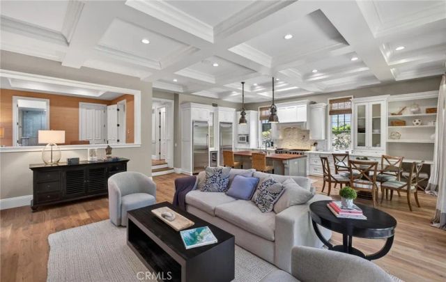2705 Palm Avenue, Manhattan Beach, CA 90266