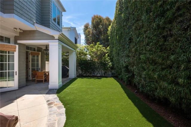 2705 Palm Avenue, Manhattan Beach, CA 90266