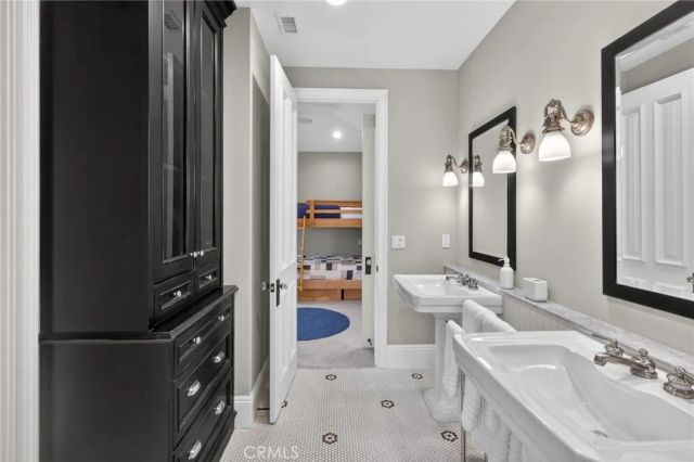 2705 Palm Avenue, Manhattan Beach, CA 90266