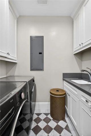 2705 Palm Avenue, Manhattan Beach, CA 90266
