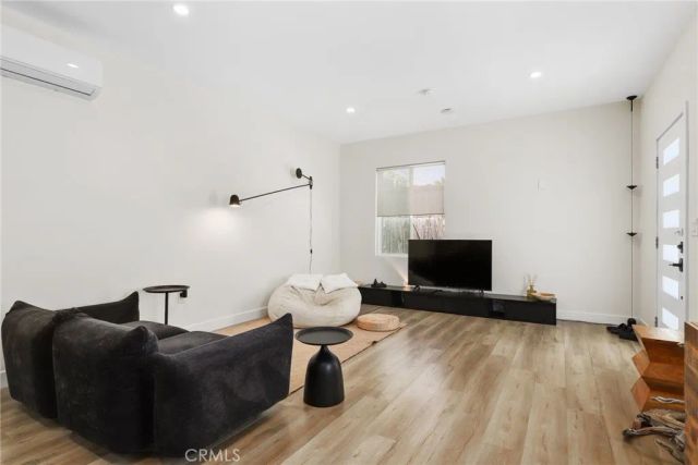 2129 N Pepper Street, Burbank, CA 91505