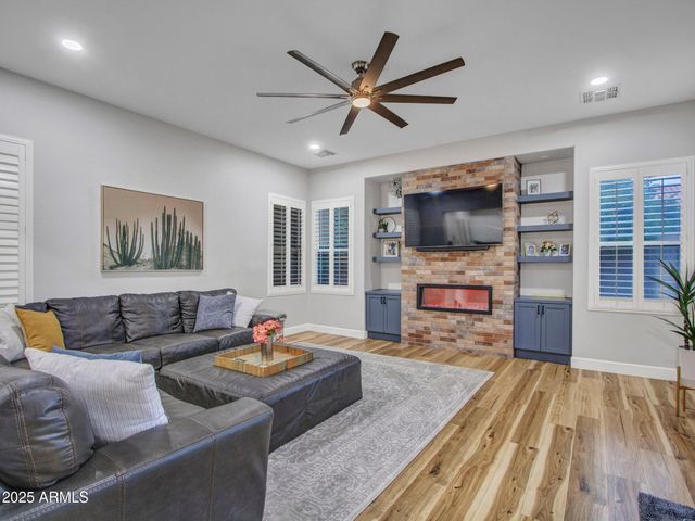 8616 W CLARA Lane, Peoria, AZ 85382