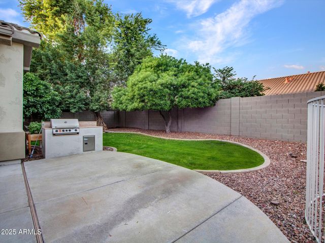 8616 W CLARA Lane, Peoria, AZ 85382