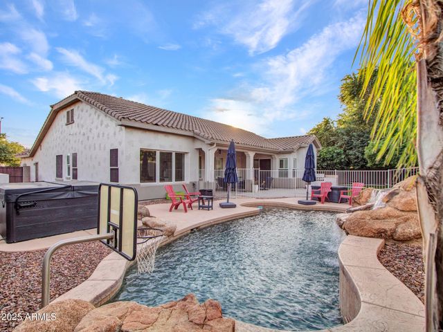 8616 W CLARA Lane, Peoria, AZ 85382