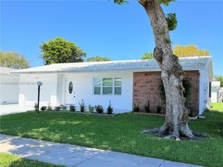 8581 NW 17th St, Plantation, FL 33322