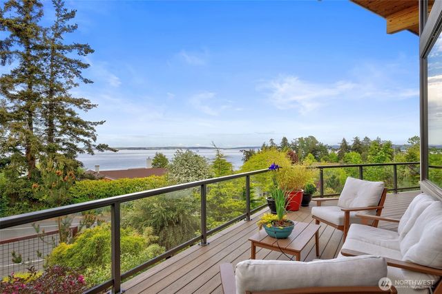 1323 Jackson Street, Port Townsend, WA 98368