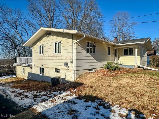 812 Hartzell Avenue, Niles, OH 44446