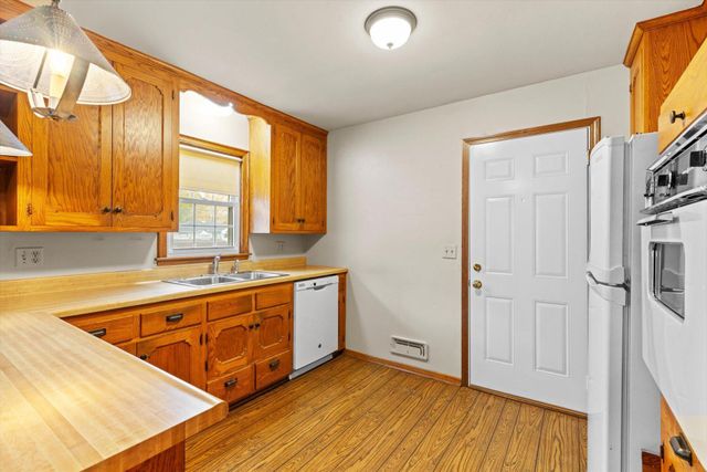 8468 Hyde Avenue S, Cottage Grove, MN 55016