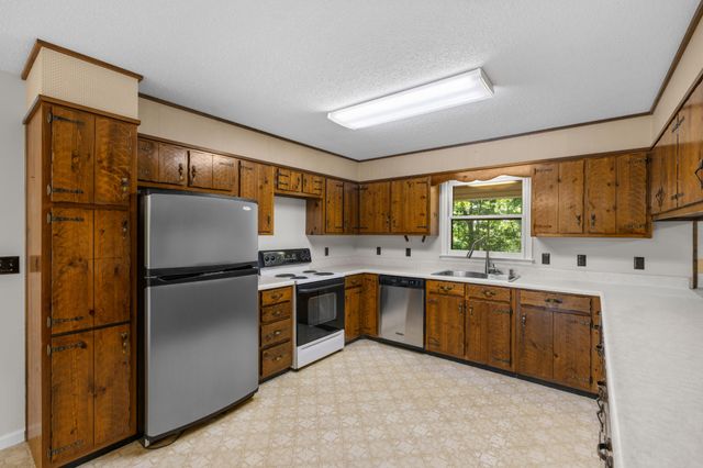 3270 Lake Kathy Road, Tunnel Hill, GA 30755