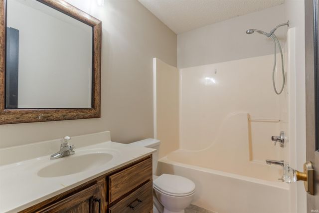 1703 Greencastle Drive, Evansville, IN 47715