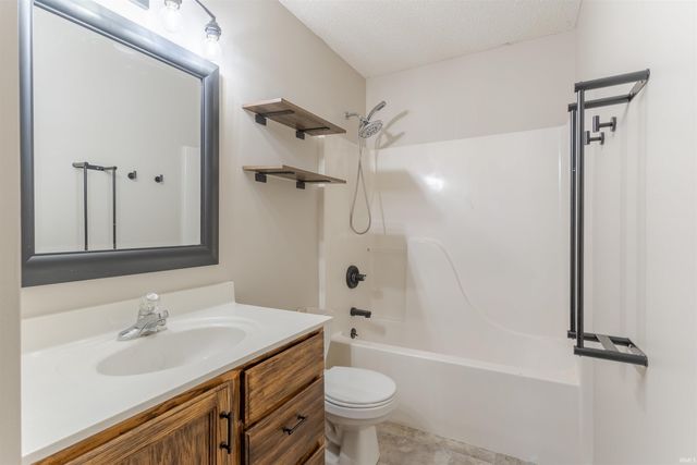 1703 Greencastle Drive, Evansville, IN 47715