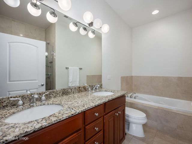 1453 W Irving Park Road 305, Chicago, IL 60613